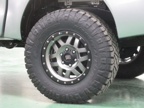 ハイラックス　LINE-Xカスタムデモカー　KMCホイールXD128×NITTO　リッジグラップラー